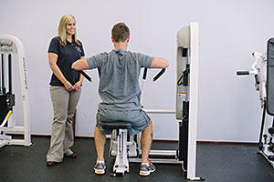 Physical therapist works with client in Fairfax, VA