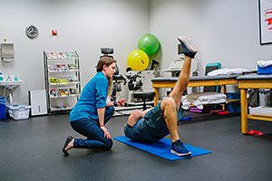 Physical therapist works with a client in Fairfax, VA